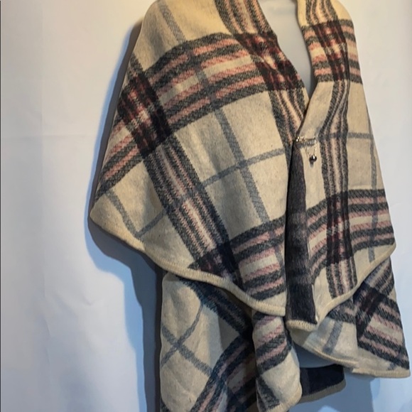 The Paper Store Plaid Cape - Picture 4 of 10